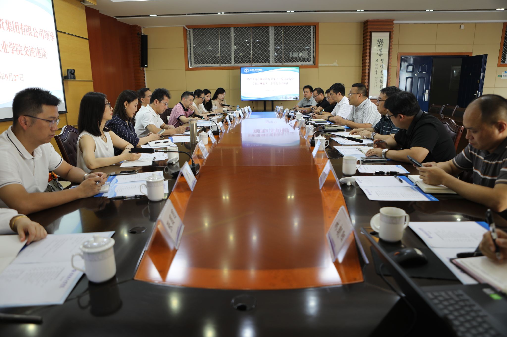 深化校企合作 共促教育发展——桂林旅游投资集团党委书记董事长宁志一行来校调研交流